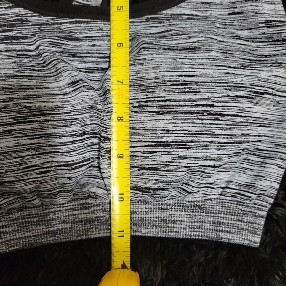 NWT Nibiki Sports Bra S/M Seamless Moisture Management - Picture 9 of 11